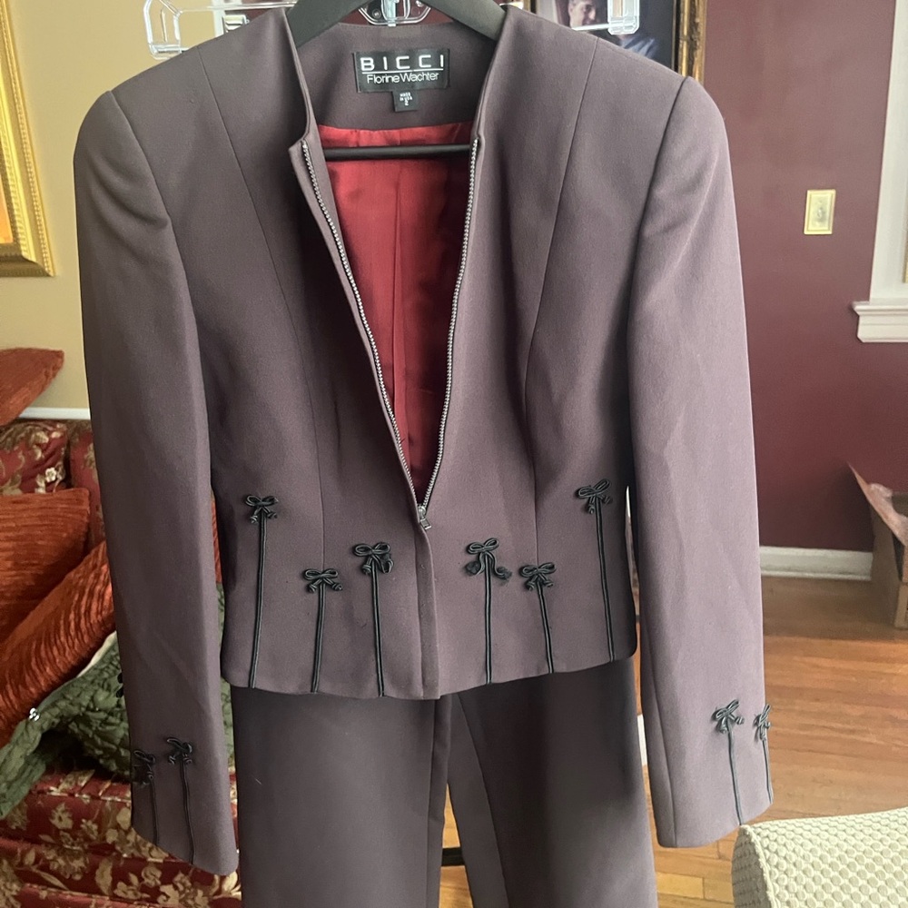 Elegant Brown Suit Set - Picture 3 of 7